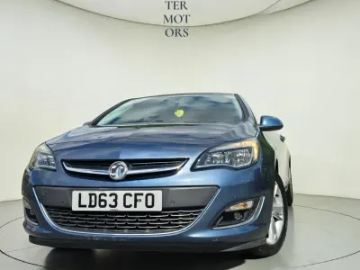 Używany Vauxhall Astra SRi 115 KM (84 kW) 2013 Niebieski Hatchback
