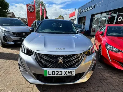 Gebraucht Peugeot e-2008 GT 98 kW (134 PS) 2023 Grau SUV