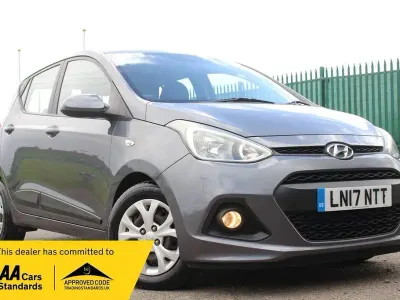 Usado Hyundai i10 SE 83 HP (61 kW) 2017 Cinzento Citadino
