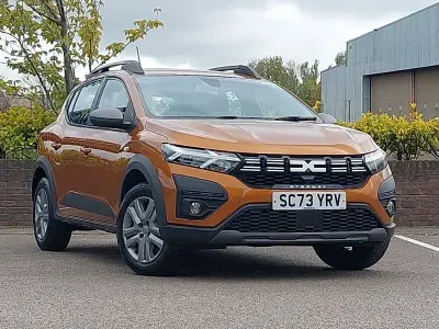Begagnad Dacia Sandero Expression 100 HK (73 kW) 2024 Orange Halvkombi