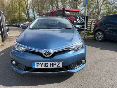 Używany Toyota Auris Business Edition 116 KM (85 kW) 2016 Niebieski Hatchback