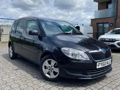 Usado Skoda Roomster SE 105 CV (77 kW) 2010 Negro Monovolumen