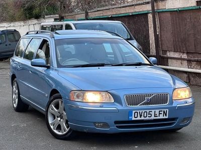 Blue Used 2005 Volvo V70 SE Estate | £2,800 (Super price)