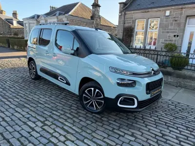 Usado Citroën Berlingo Flair 130 HP (95 kW) 2019 Verde Monovolume