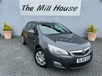 Gebraucht Vauxhall Astra 100 PS (73 kW) 2011 Grau Kleinwagen