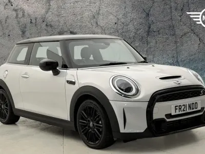 Begagnad Mini Cooper S Exclusive 176 HK (129 kW) 2021 Silver Halvkombi