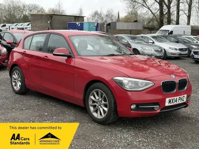 Usado BMW 116 Sport Line 136 CV (100 kW) 2025 Rojo Utilitario