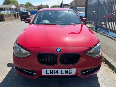 Begagnad BMW 116 Sport Line 2014 Röd Halvkombi