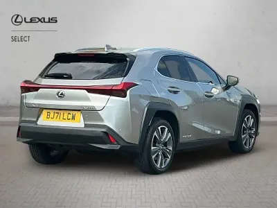 Usado Lexus UX 300e 150 kW (204 HP) 2021 Prateado SUV