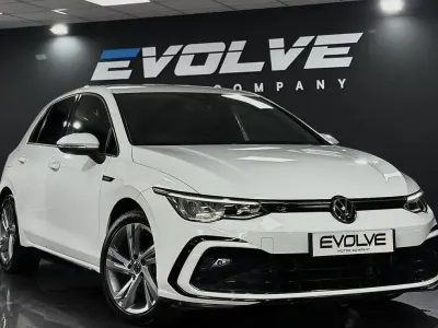 Second-hand VW Golf VIII R-line 130 CP (95 kW) 2023 Alb Hatchback