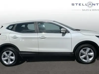 Używany Nissan Qashqai Acenta Premium 158 KM (116 kW) 2021 Biały SUV