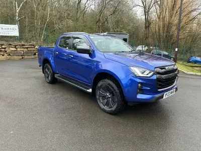 Used Isuzu D-Max 163 HP (119 kW) 2023 Blue Pickup