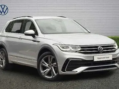 Usado VW Tiguan R-line Edition 150 CV (110 kW) 2023 Plateado SUV