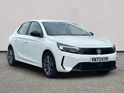 Begagnad Vauxhall Corsa Design Edition 75 HK (55 kW) 2023 Vit Halvkombi