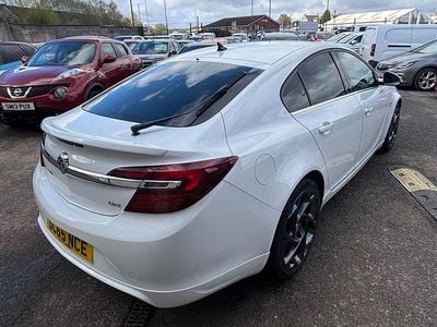 Used Vauxhall Insignia SRi 136 HP (100 kW) 2015 White Hatchback