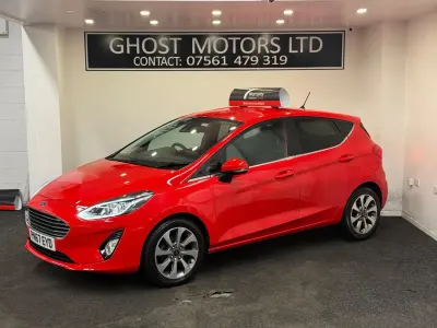 Begagnad Ford Fiesta Zetec 100 HK (73 kW) 2017 Röd Halvkombi