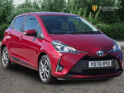 Used Toyota Yaris 100 HP (73 kW) 2020 Red Hatchback