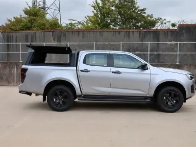 New Isuzu D-Max 163 HP (119 kW) 2025 Silver Pickup