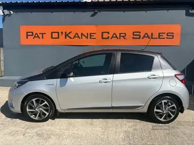 Used Toyota Yaris Hybrid 100 HP (73 kW) 2019 Silver Hatchback