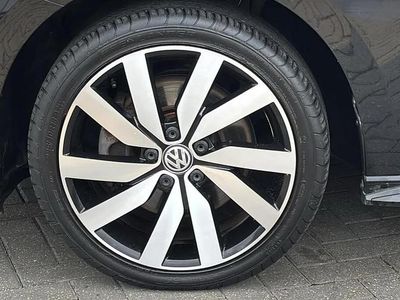 Black Used 2017 VW Touran R-line MPV | £16,699 (Expensive)