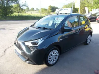 Usado Toyota Aygo X-play 72 HP (52 kW) 2019 Cinzento Citadino