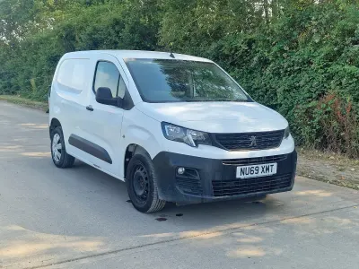 Used Peugeot Partner 100 HP (73 kW) 2020 White MPV