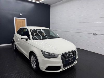Usado Audi A1 Comfort 86 HP (63 kW) 2011 Branco Citadino