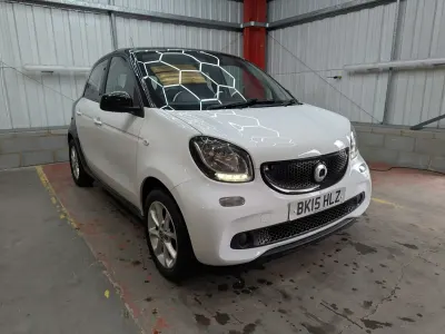 Used Smart ForFour Passion 71 HP (52 kW) 2015 White Hatchback