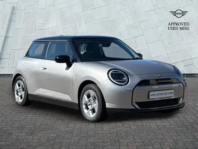 Begagnad Mini Cooper Classic 160 kW (218 HK) 2024 Silver Halvkombi