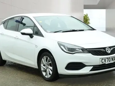 Begagnad Vauxhall Astra 110 HK (80 kW) 2020 Vit Halvkombi