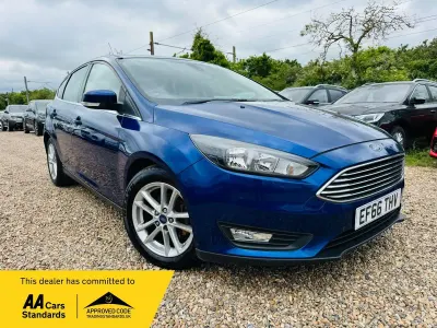 Used Ford Focus Zetec 125 HP (91 kW) 2016 Blue Hatchback