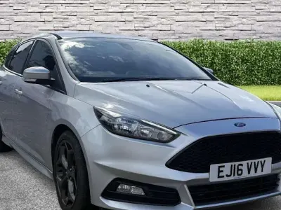 Begagnad Ford Focus ST 250 HK (183 kW) 2016 Silver Halvkombi