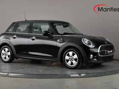 Begagnad Mini Cooper Hatch 136 HK (100 kW) 2018 Svart Halvkombi