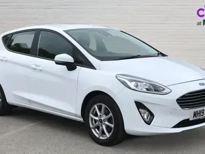 Używany Ford Fiesta Zetec 85 KM (62 kW) 2019 Biały Hatchback