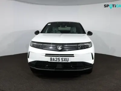Used Vauxhall Grandland X GSe 143 HP (105 kW) 2025 White SUV