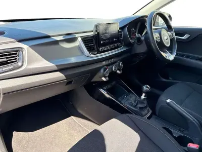 Begagnad Kia Rio 83 HK (61 kW) 2021 Grå Halvkombi