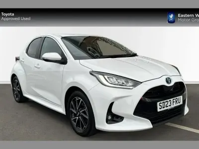 Used Toyota Yaris Design 113 HP (83 kW) 2023 White Hatchback