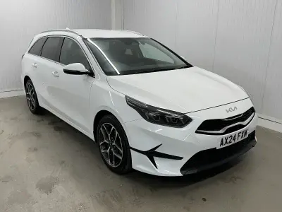 Used Kia Ceed 2024 White Hatchback