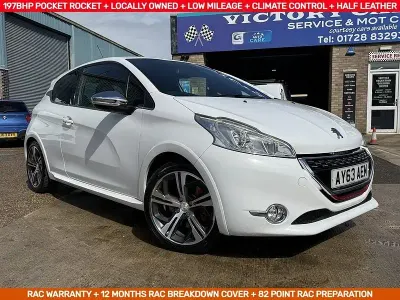 Begagnad Peugeot 208 GTi 2013 Vit Halvkombi