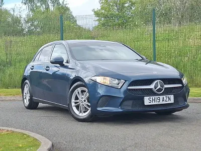 Usado Mercedes A180 SE 136 HP (100 kW) 2019 Azul Citadino