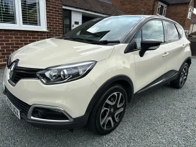 Used Renault Captur Dynamique 90 HP (66 kW) 2017 Cream/black SUV