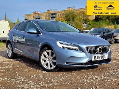 Used Volvo V40 Inscription 122 HP (89 kW) 2018 Blue Estate