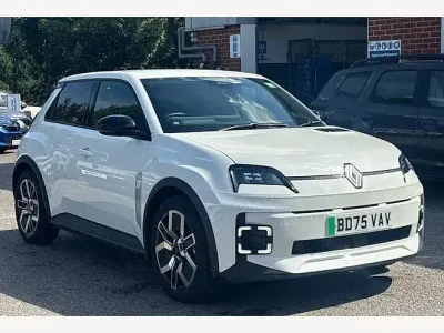 Used Renault 5 E-Tech Komfort 110 kW (150 HP) 2025 Hatchback