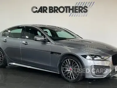 Używany Jaguar XE R-Dynamic 204 KM (150 kW) 2023 Szary Sedan/Limuzyna