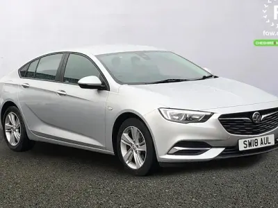 Second-hand Vauxhall Insignia Design Edition 140 CP (102 kW) 2018 Argintiu Hatchback