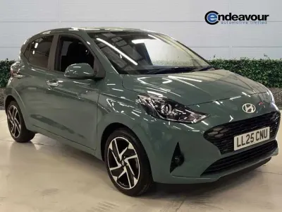 Usado Hyundai i10 Premium 79 CV (58 kW) 2025 Verde Utilitario