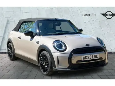 Usado Mini Cooper Cabriolet Exclusive 136 HP (100 kW) 2023 Cinzento Cabrios