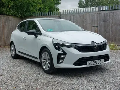 Used Renault Clio Evolution 90 HP (66 kW) 2025 White Hatchback