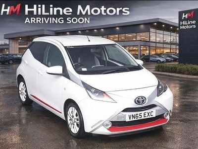 Used Toyota Aygo X-pure 69 HP (50 kW) 2015 White Hatchback