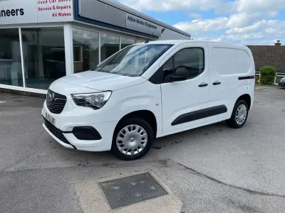 Używany Vauxhall Combo Sportive 100 KM (73 kW) 2020 Biały Minivan